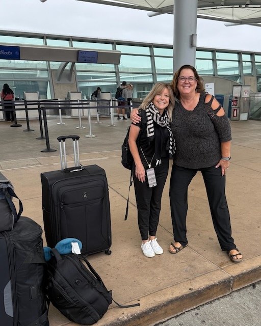 Travel blogger Shannon with her friend Kyndel at the airport before an international trip.